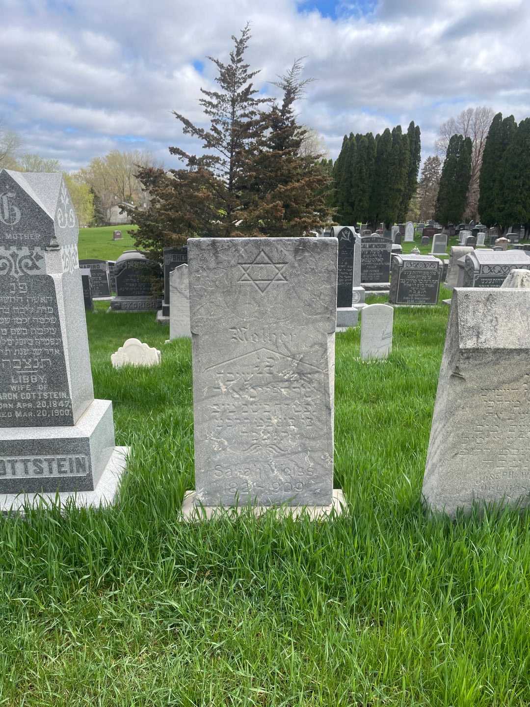 Sarah Weiss's grave. Photo 2