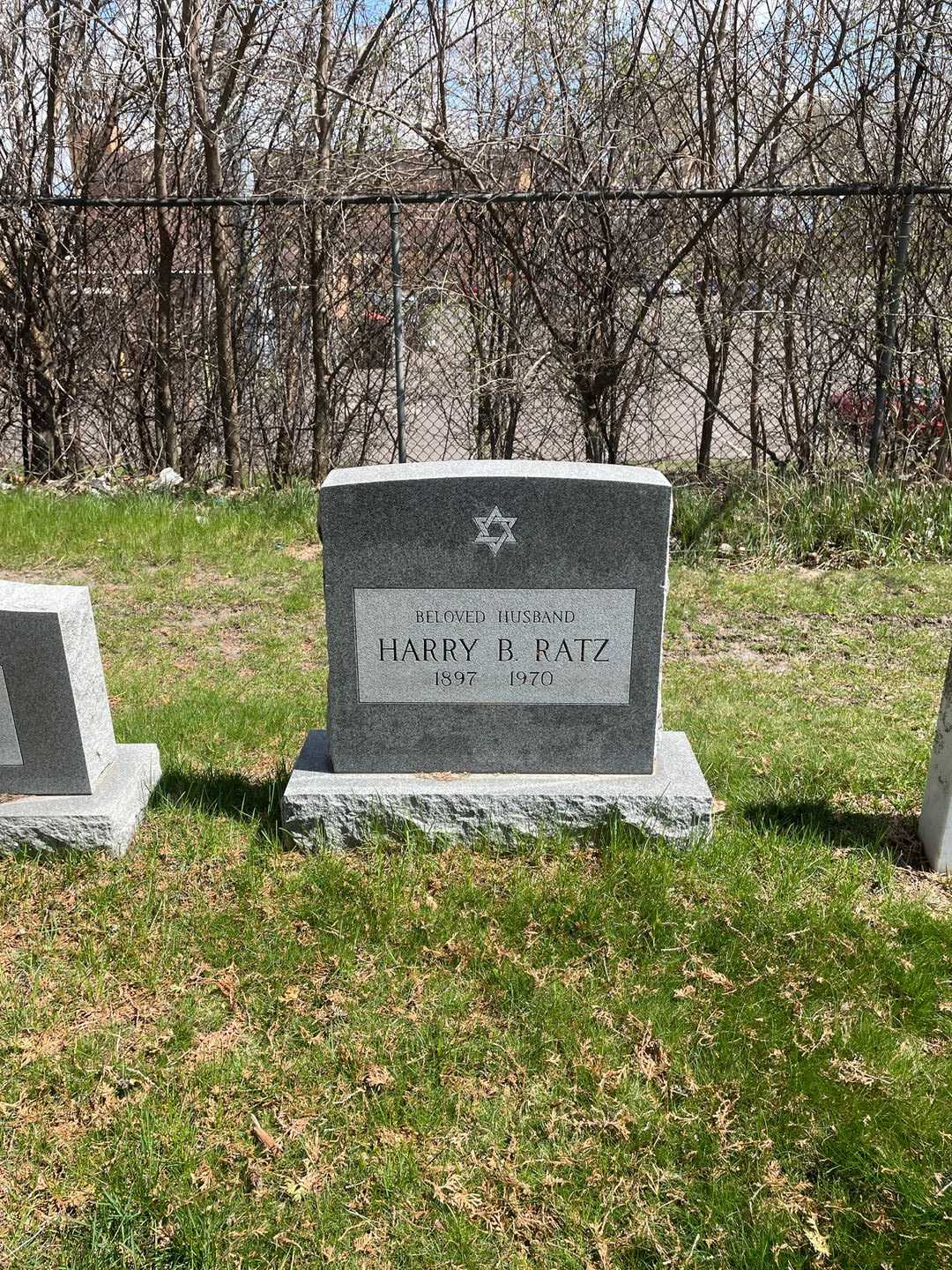 Harry B. Ratz's grave. Photo 2