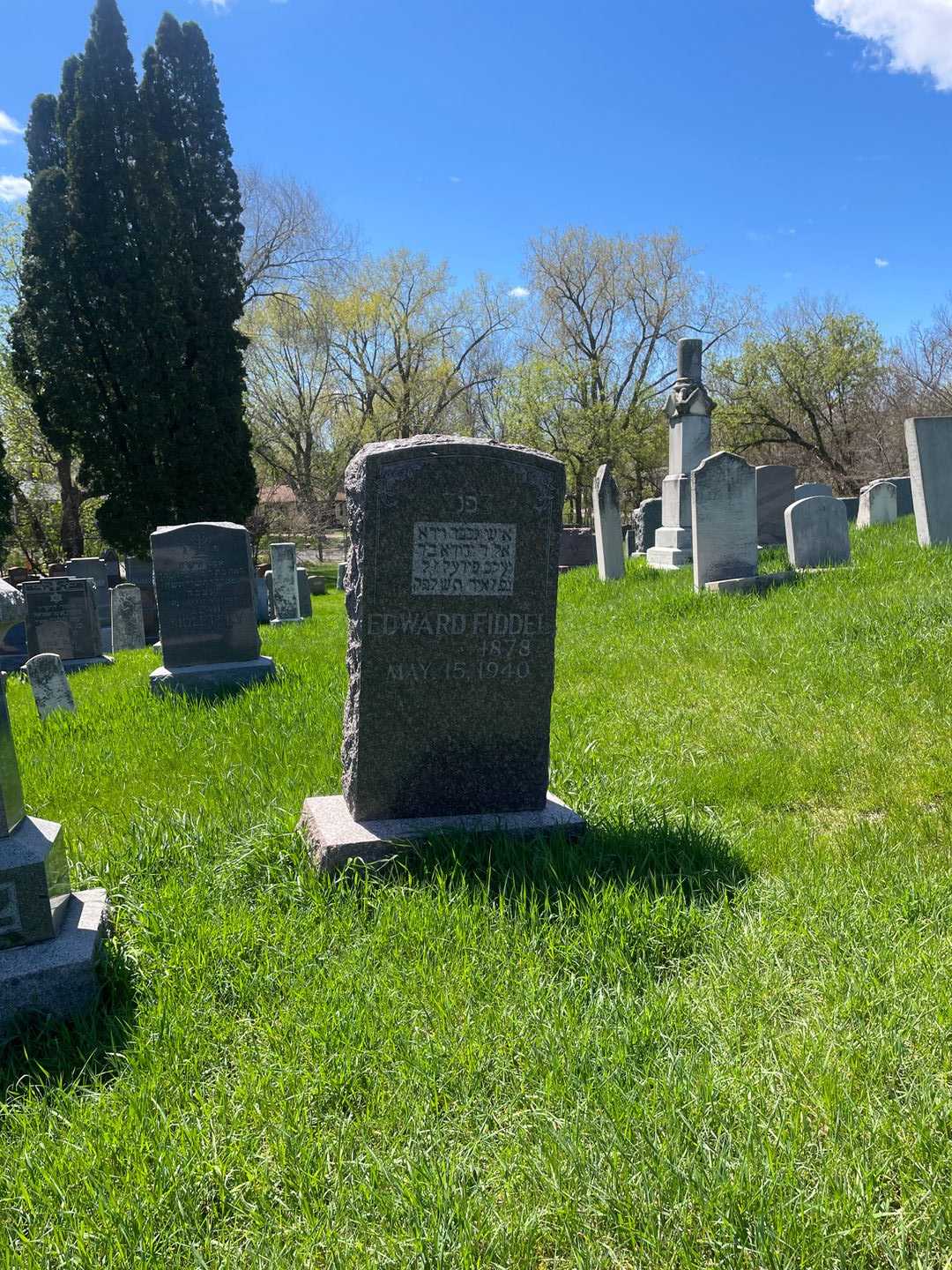 Edward Fiddel's grave. Photo 2