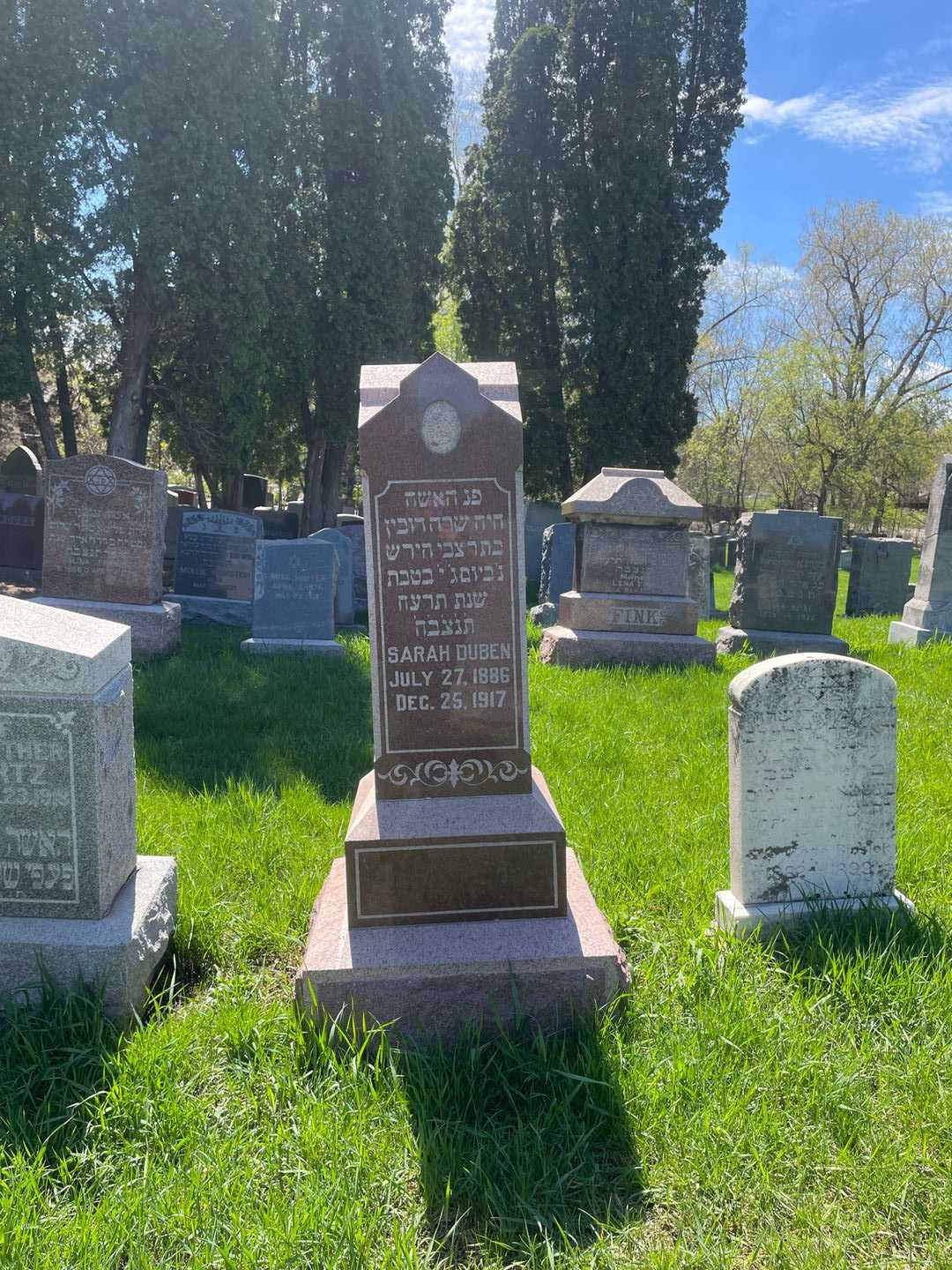 Sarah Duben's grave. Photo 2