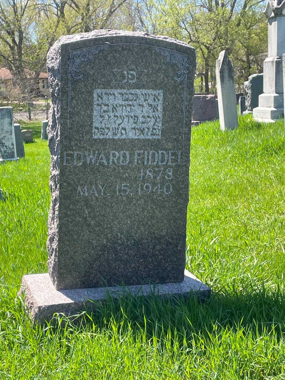 Edward Fiddel's grave. Photo 1