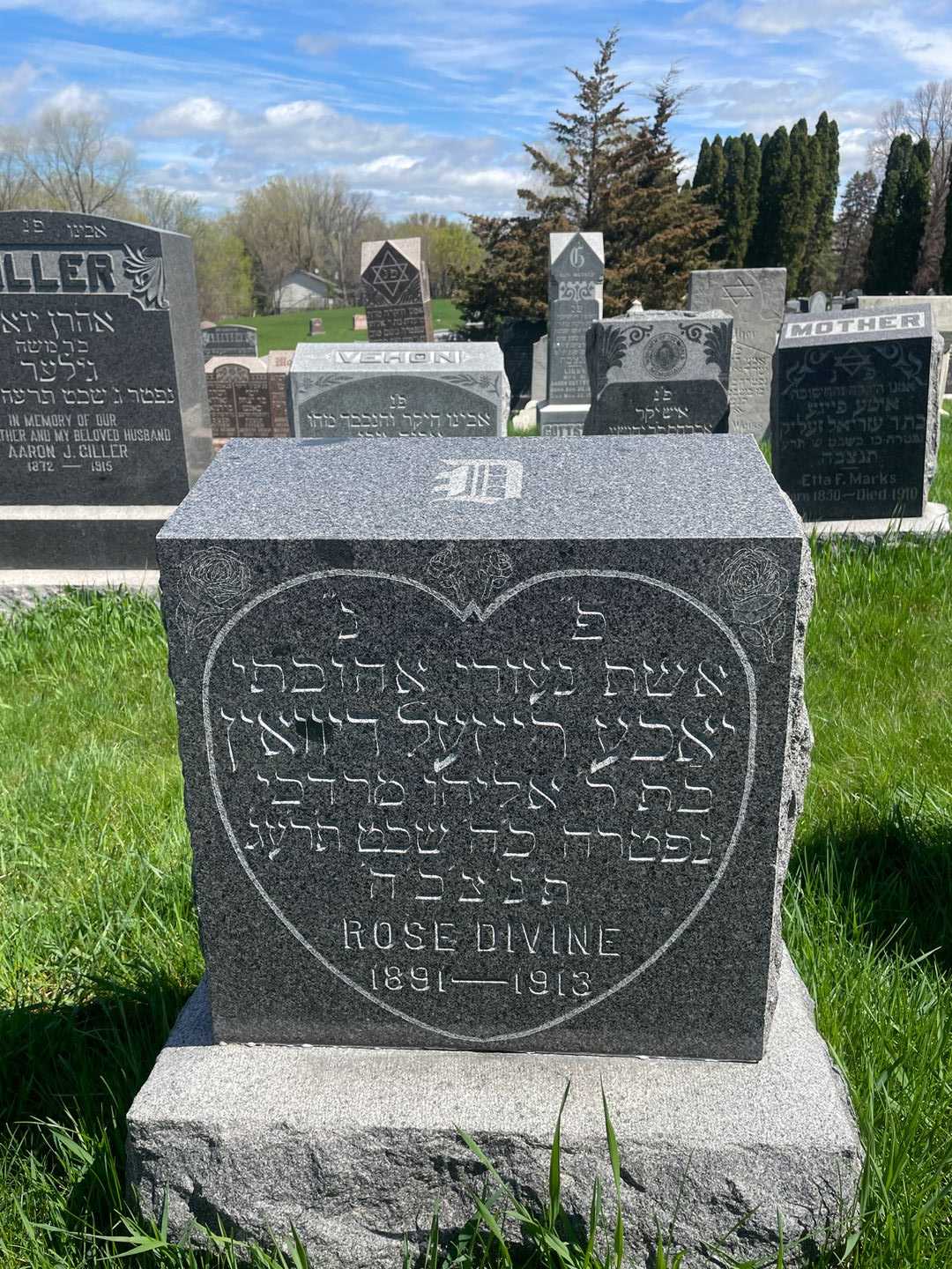 Rose Divine's grave. Photo 1
