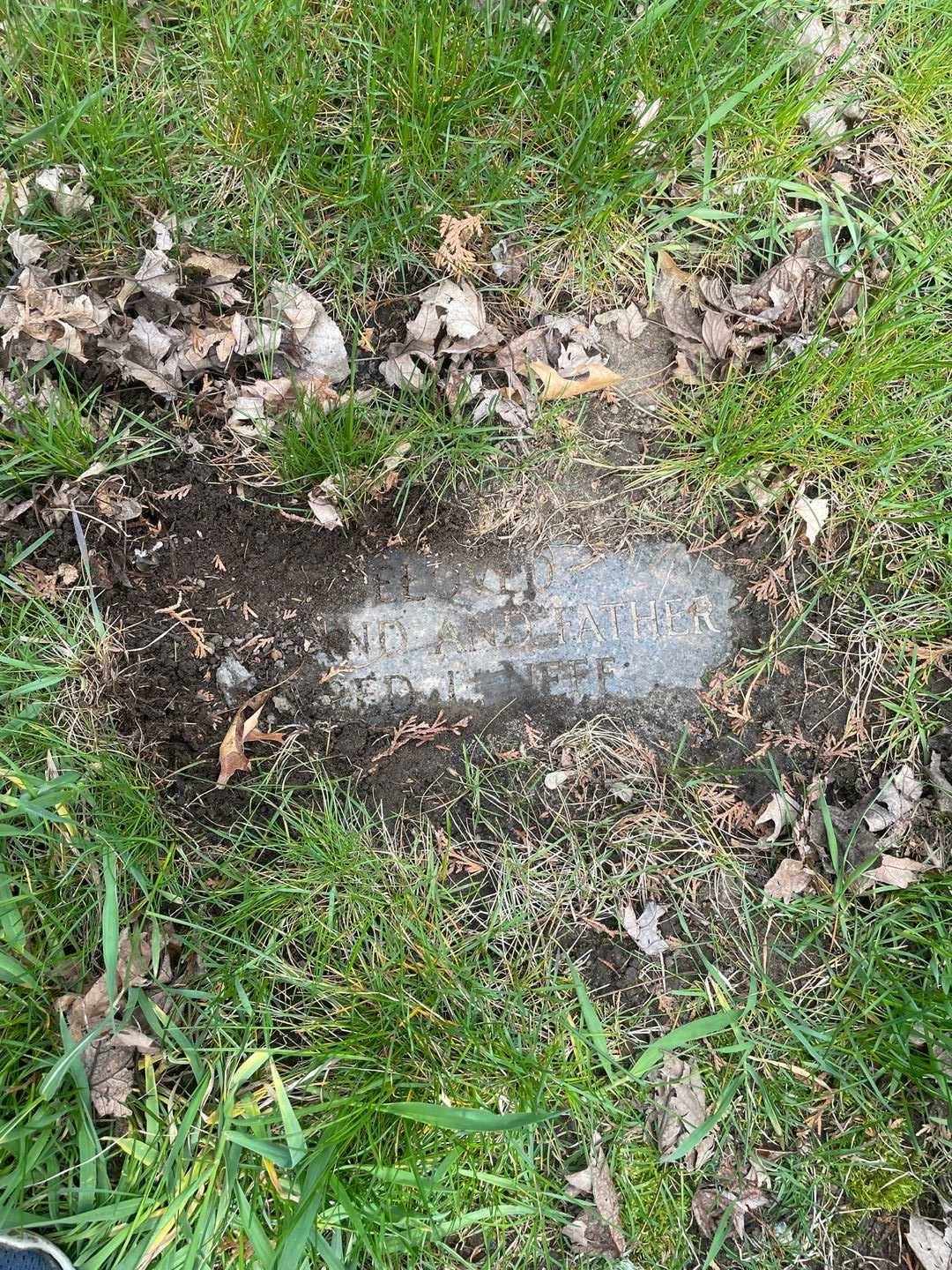 Fred Neff's grave. Photo 3