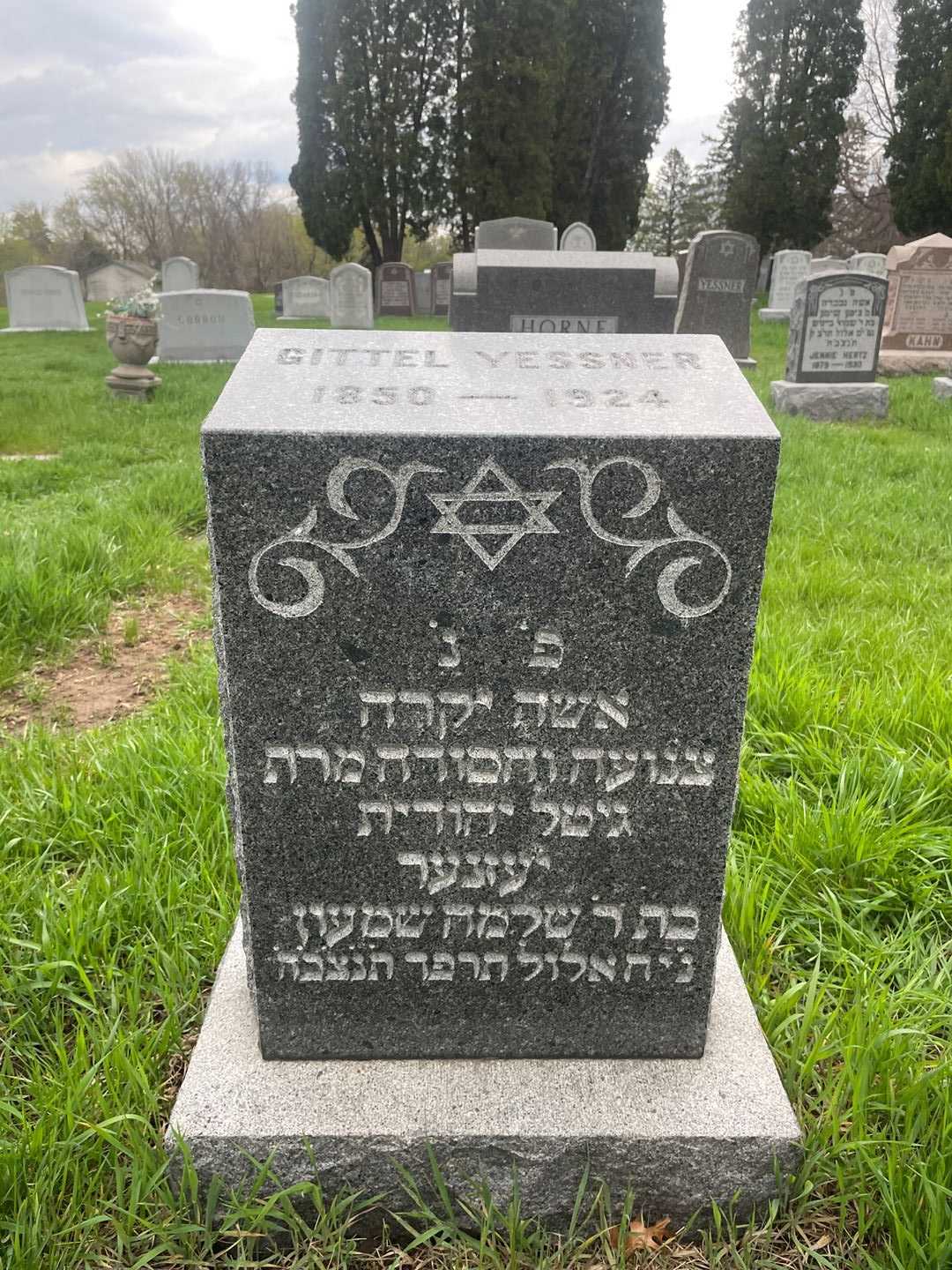 Gittel Yessner's grave. Photo 3