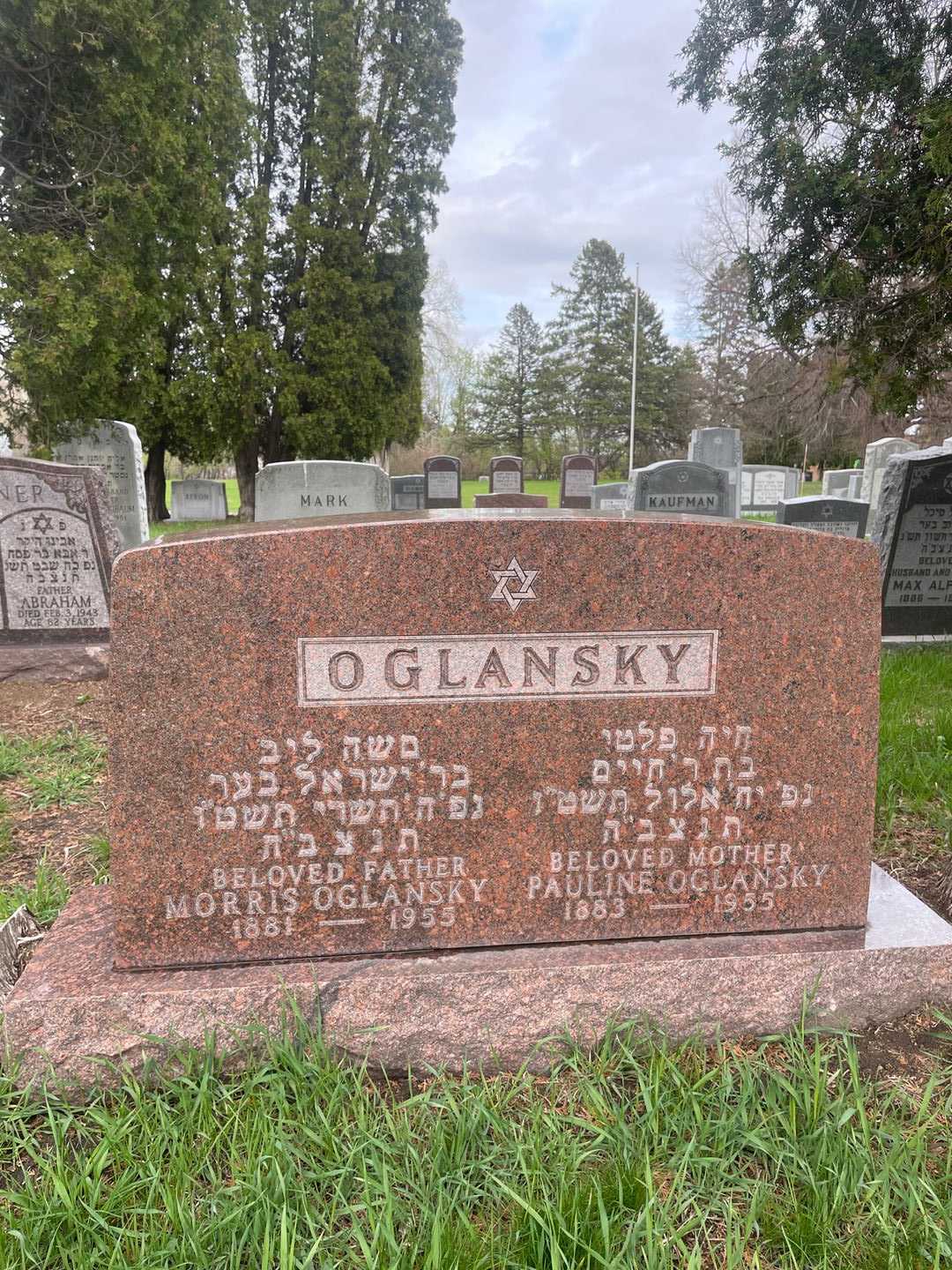 Pauline Oglansky's grave. Photo 1