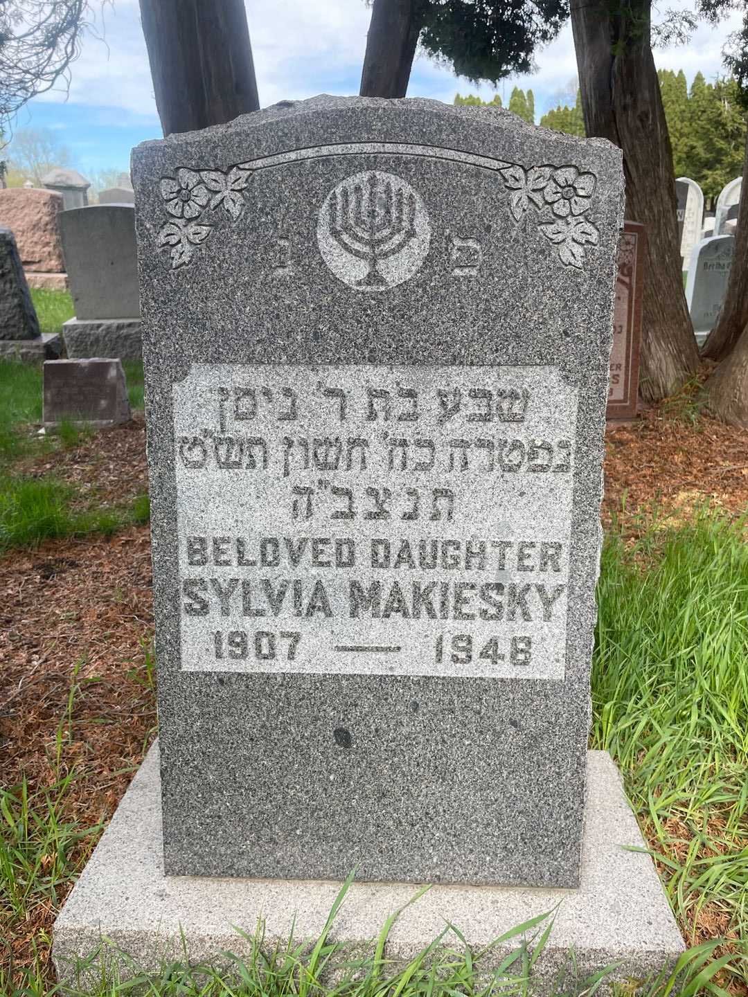 Sylvia Makiesky's grave. Photo 1