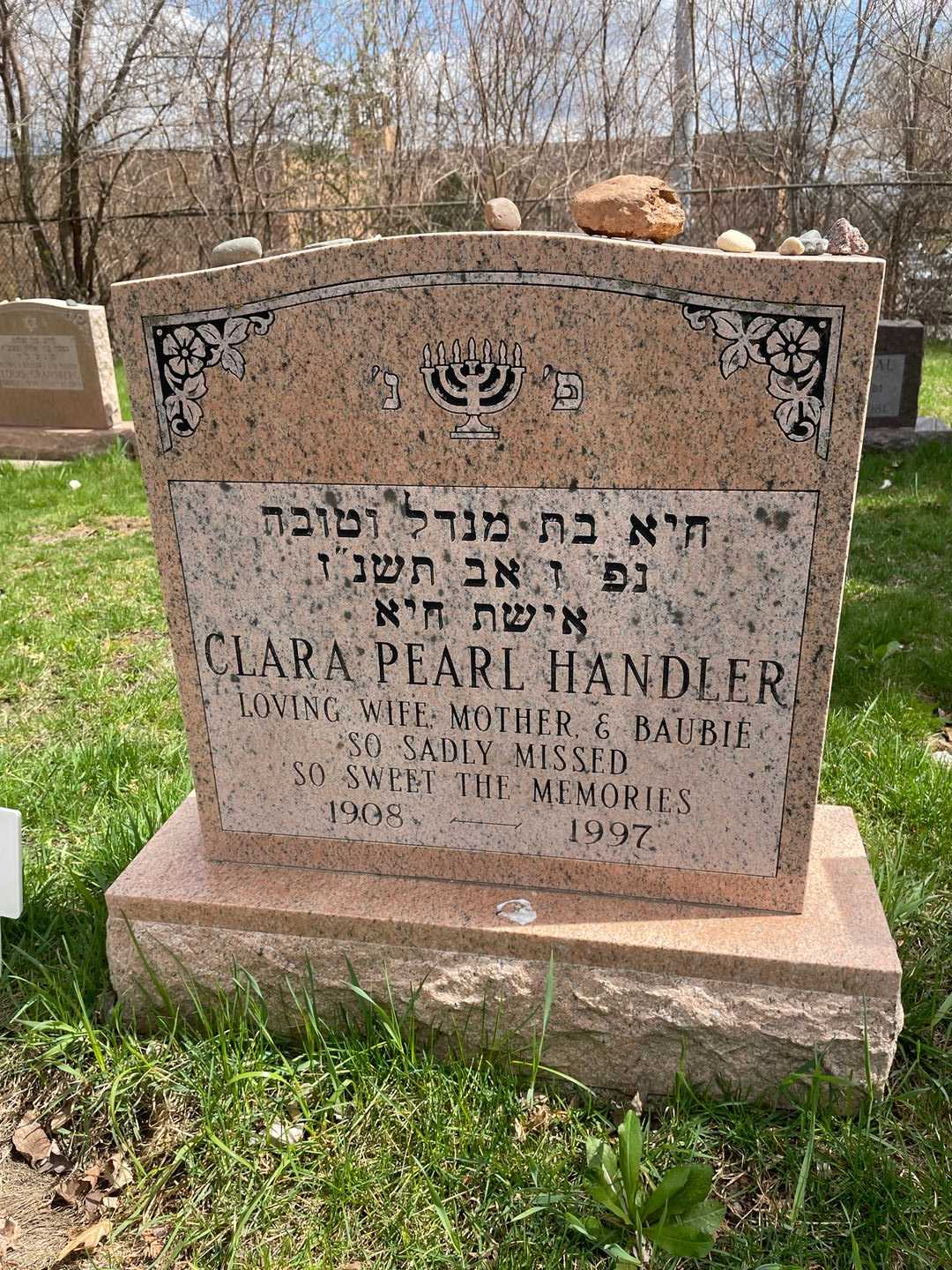 Clara Pearl Handler's grave. Photo 1