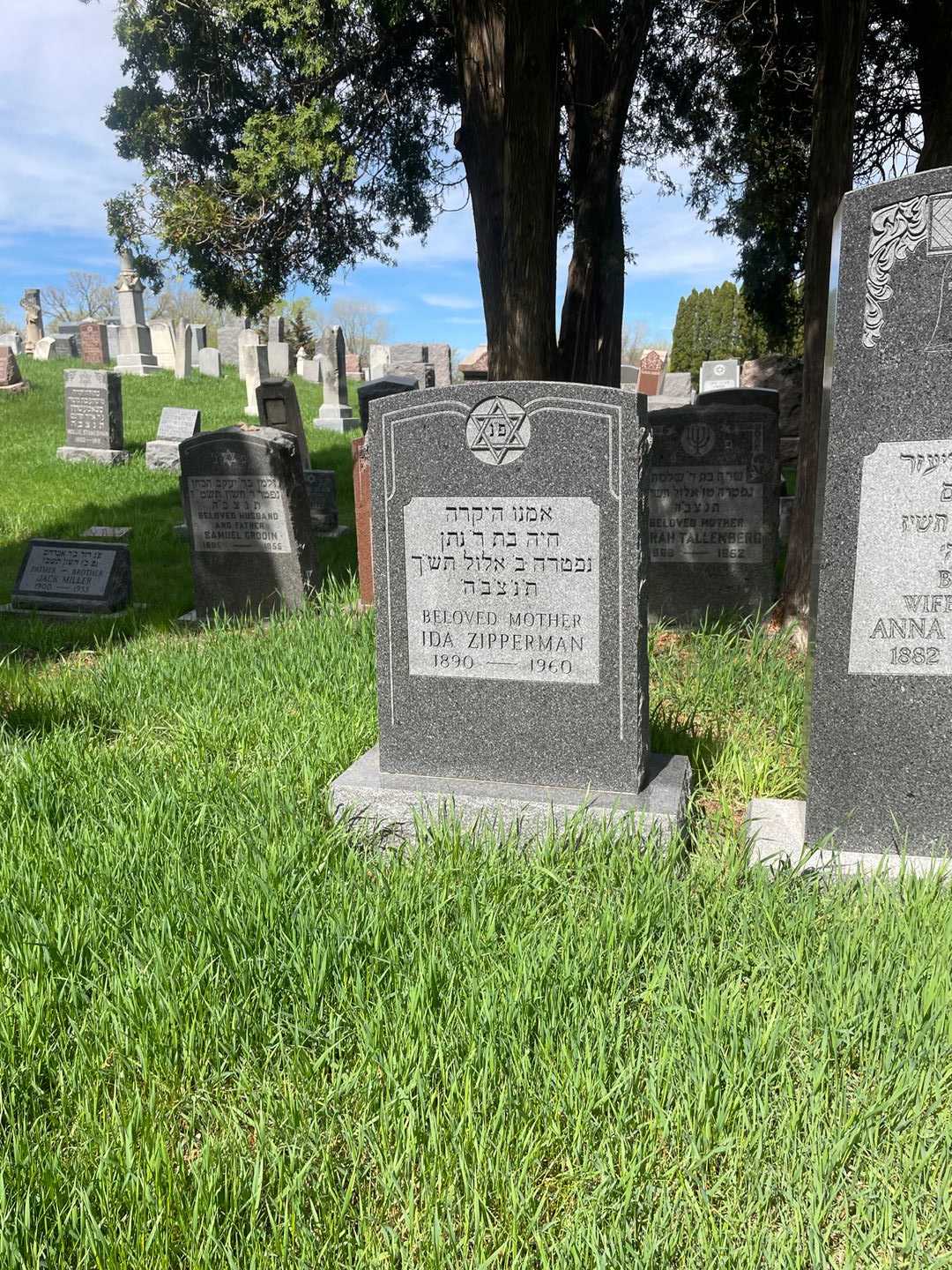 Ida Zipperman's grave. Photo 2