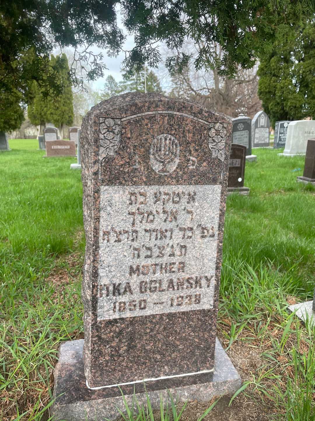 Ilka Oglansky's grave. Photo 1