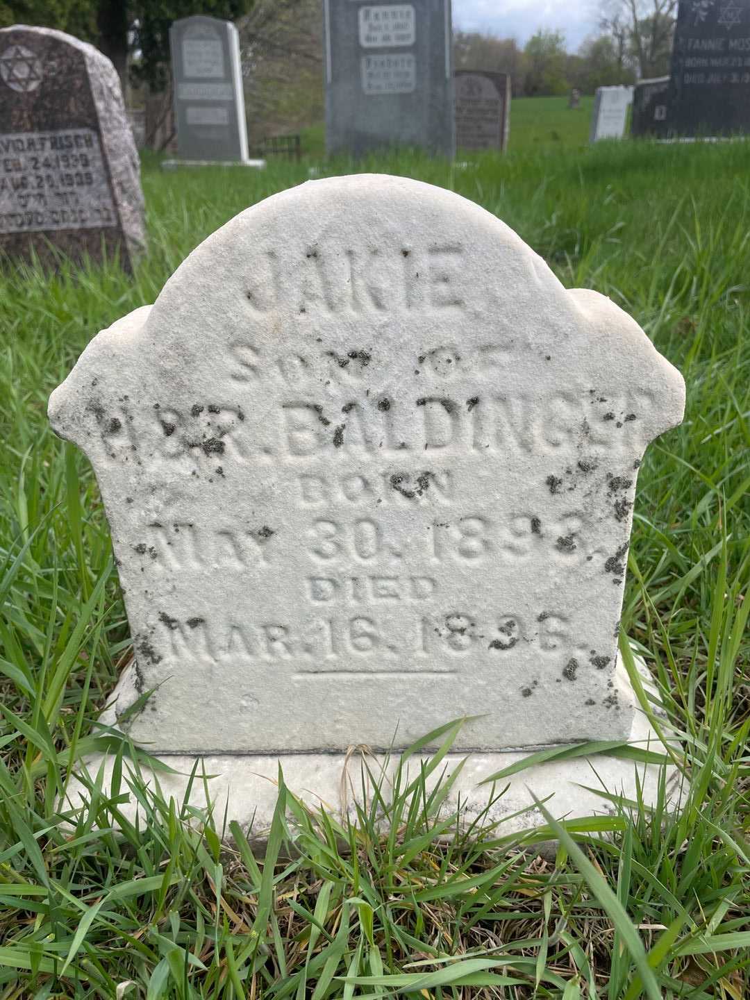 Jakie Baldinger's grave. Photo 1