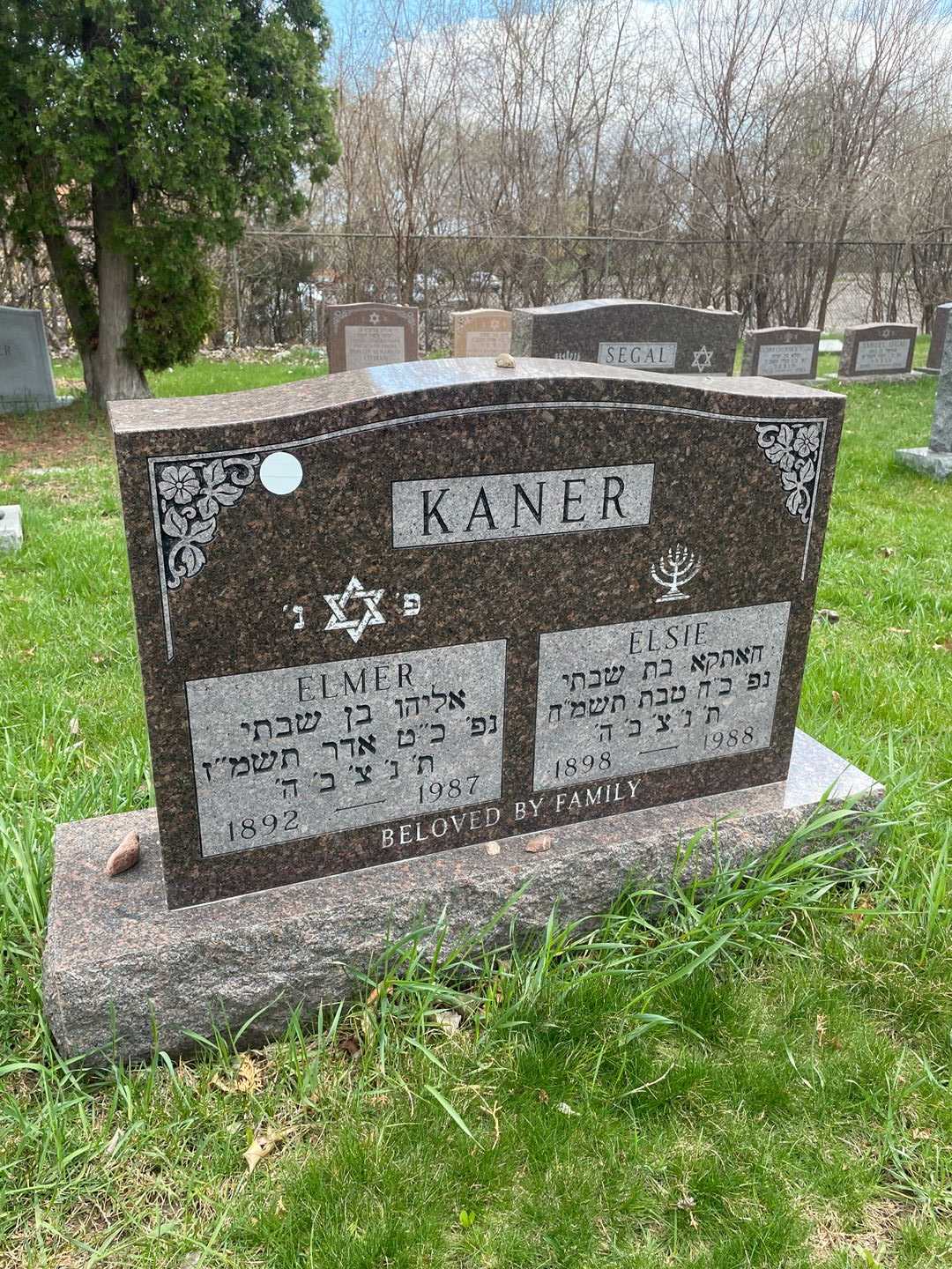 Elsie Kaner's grave. Photo 1