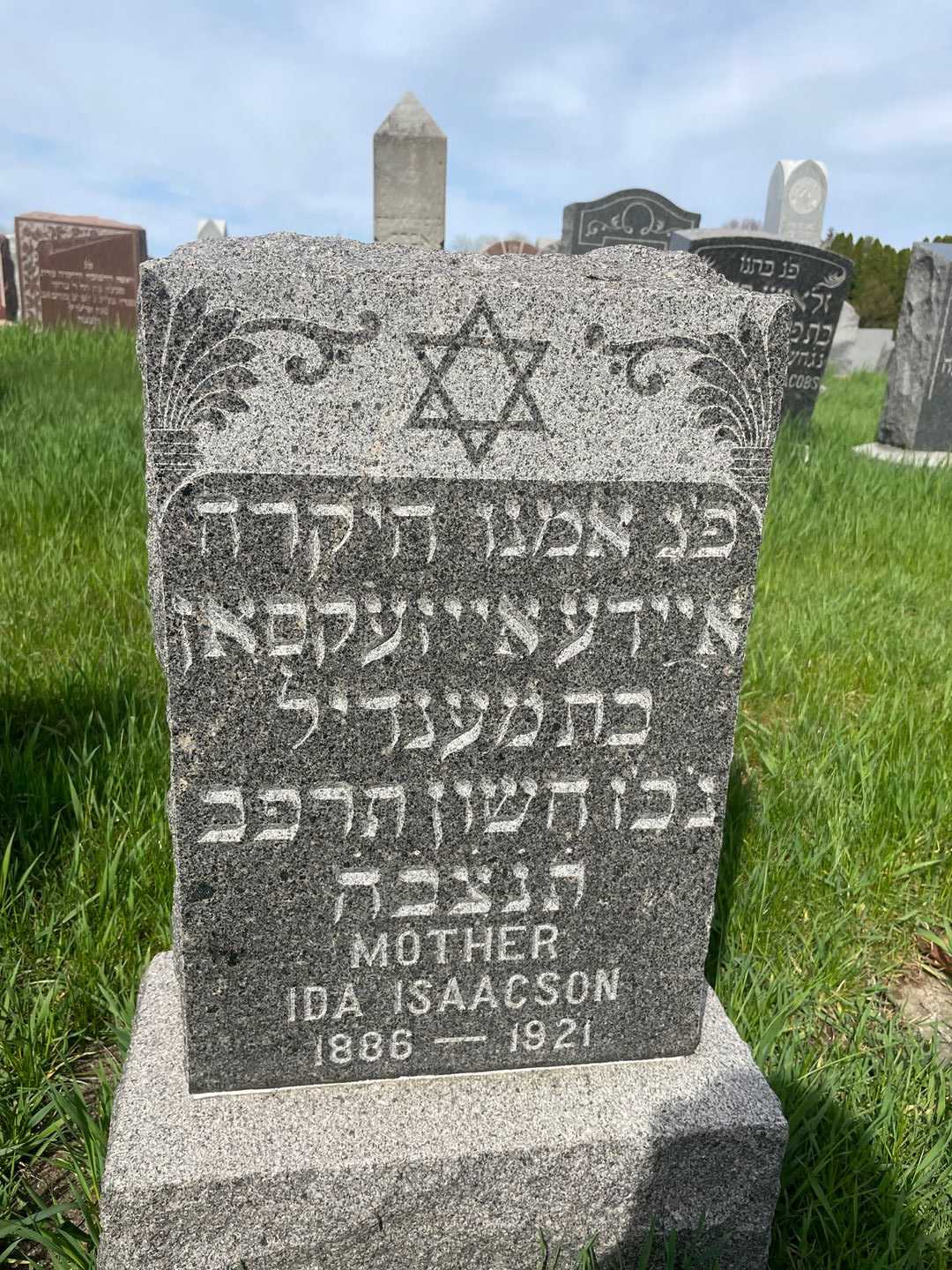 Ida Isaacson's grave. Photo 1
