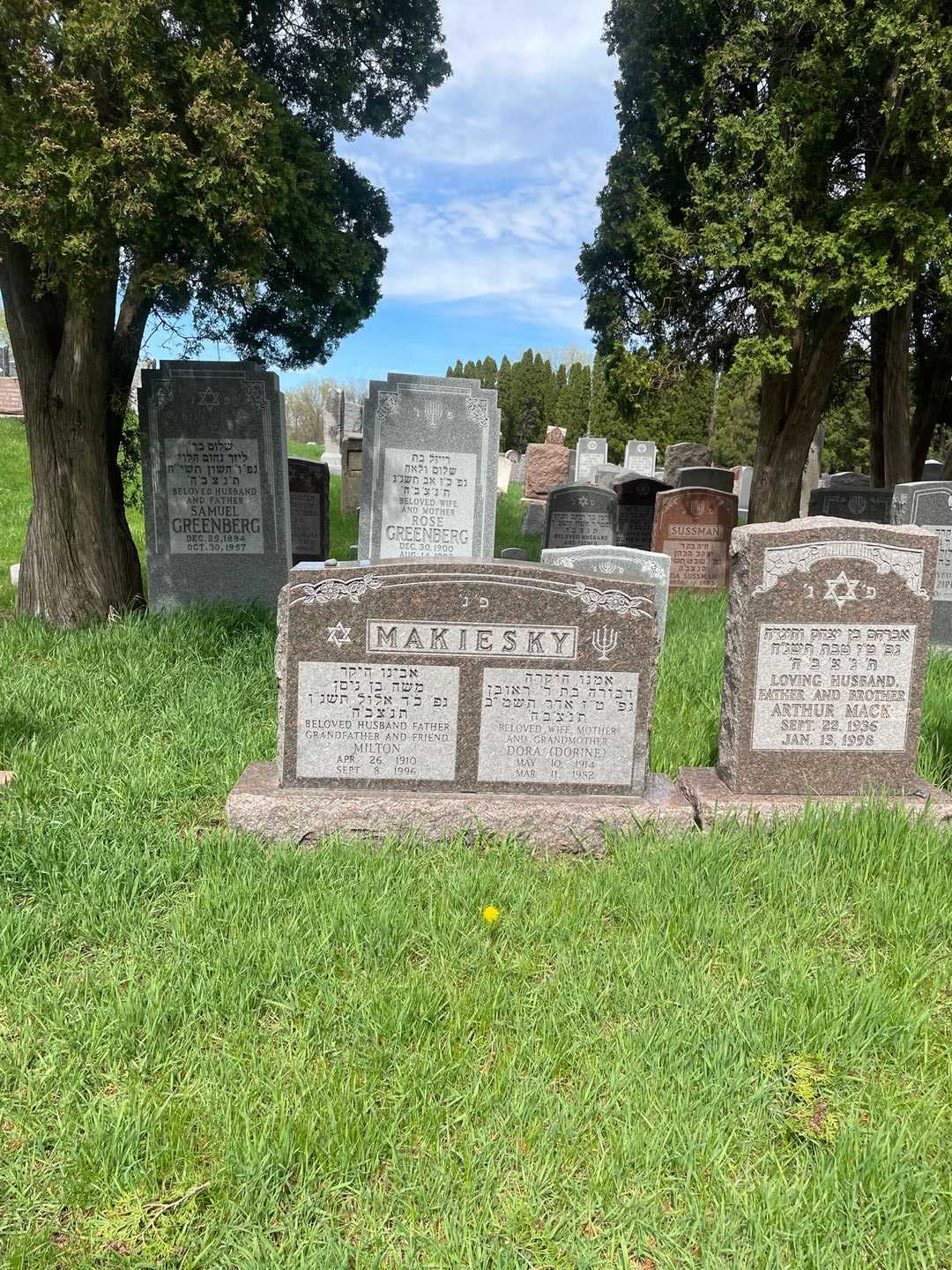 Dorine "Dora" Makiesky's grave. Photo 2