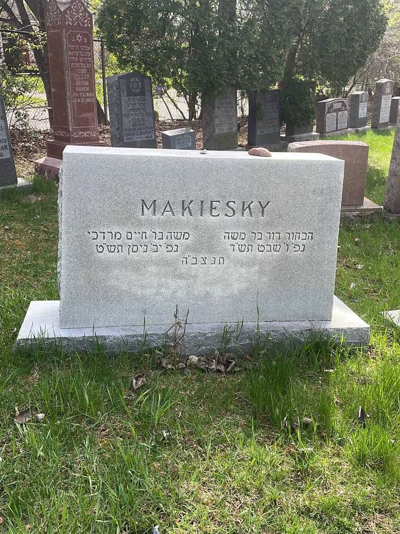 Morris Makiesky's grave. Photo 3