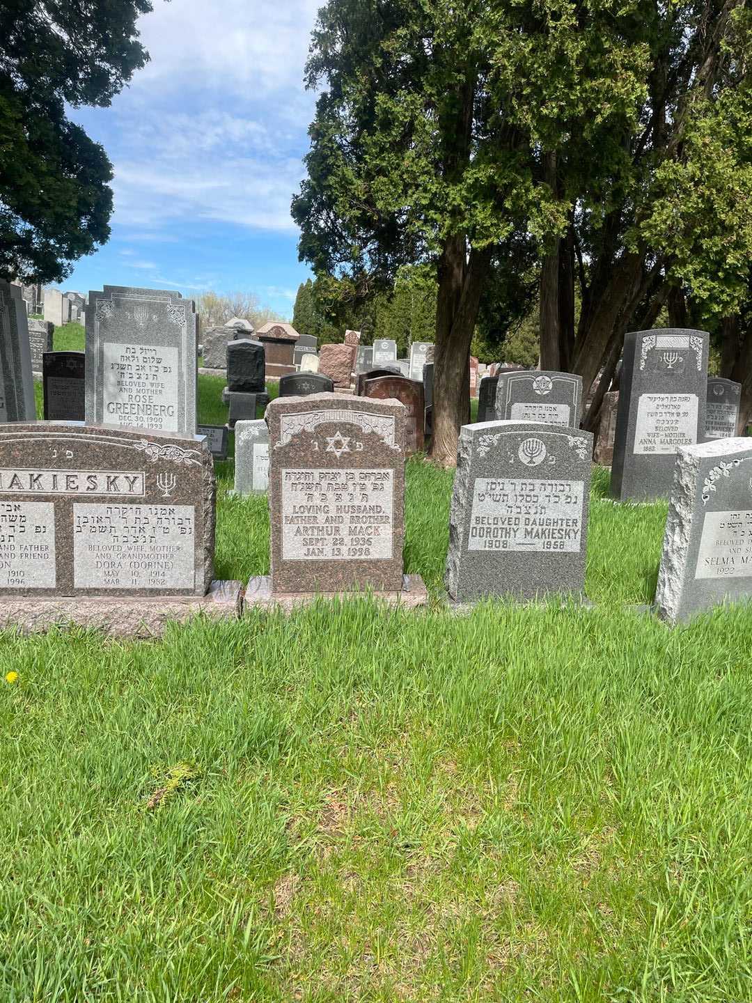 Arthur Mack's grave. Photo 2
