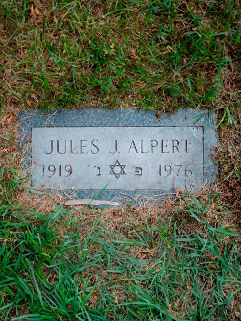 Jules J. Alpert's grave. Photo 1