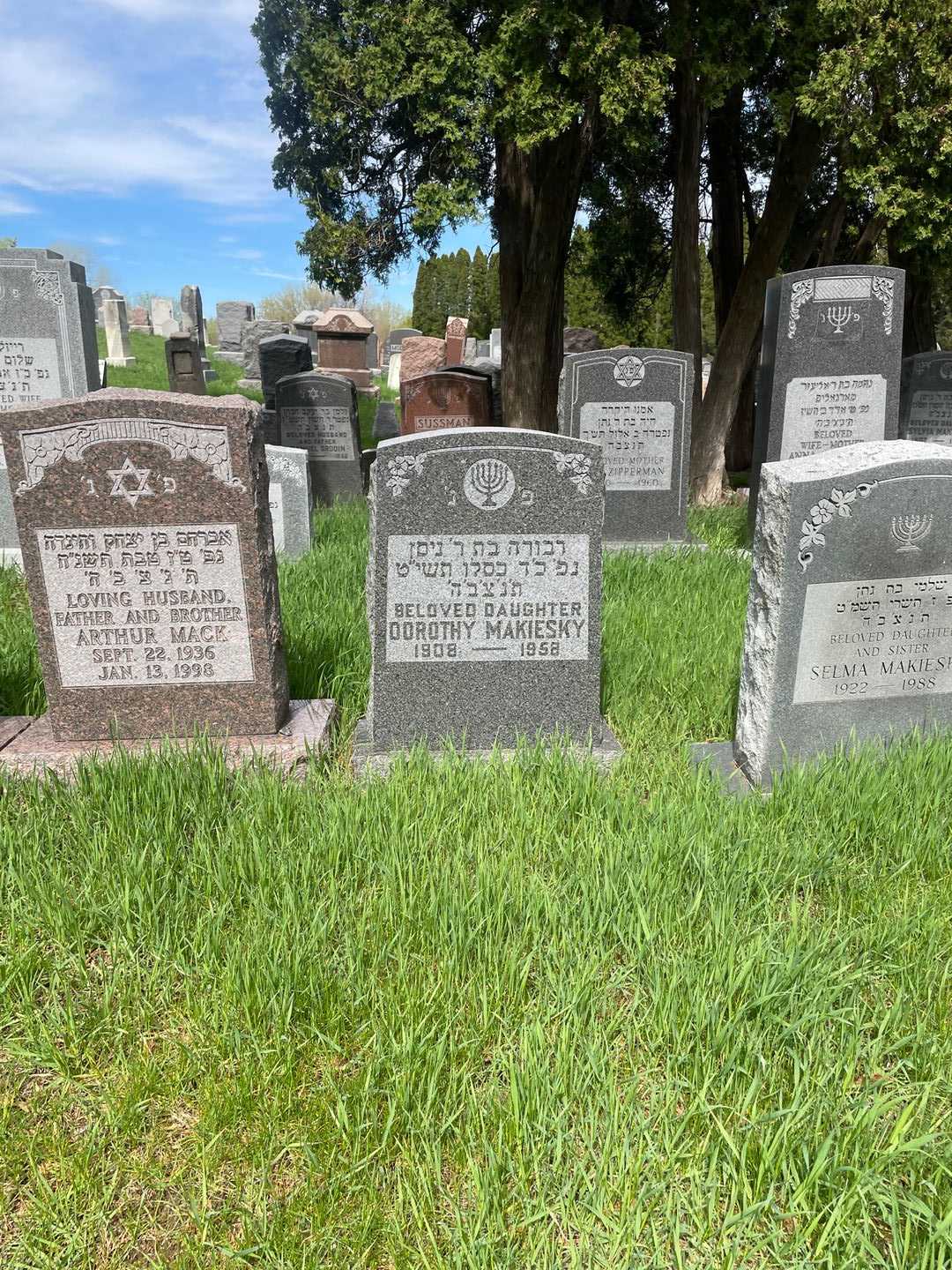 Dorothy Makiesky's grave. Photo 2
