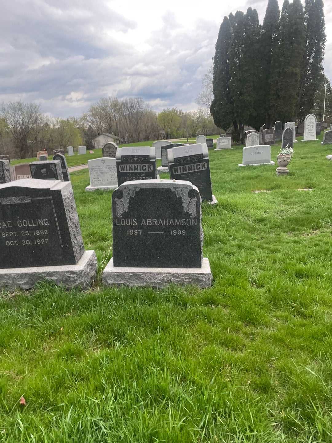 Louis Abrahamson's grave. Photo 2