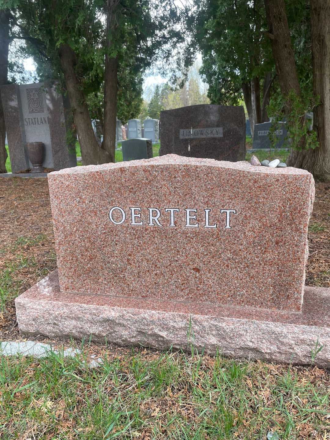 Inge Oertelt's grave. Photo 3