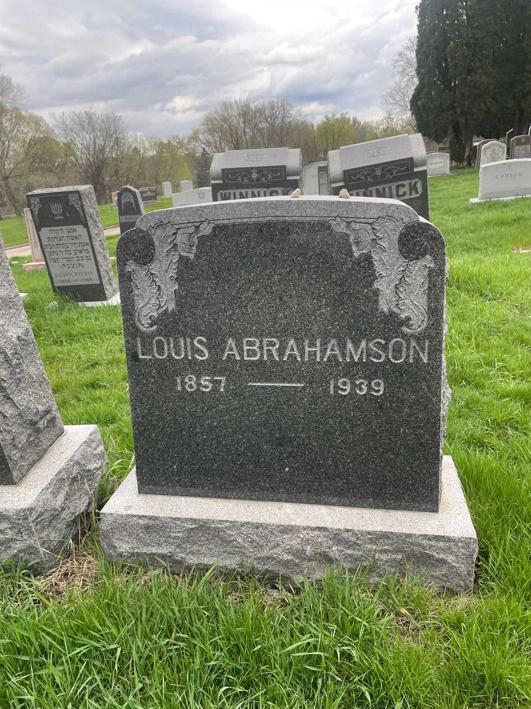 Louis Abrahamson's grave. Photo 1