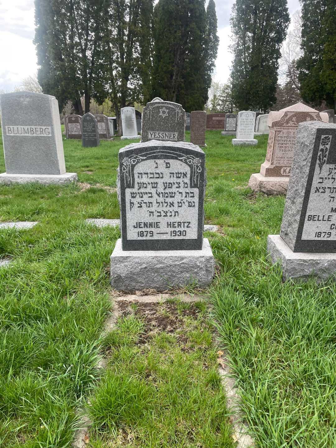 Jennie Hertz's grave. Photo 2