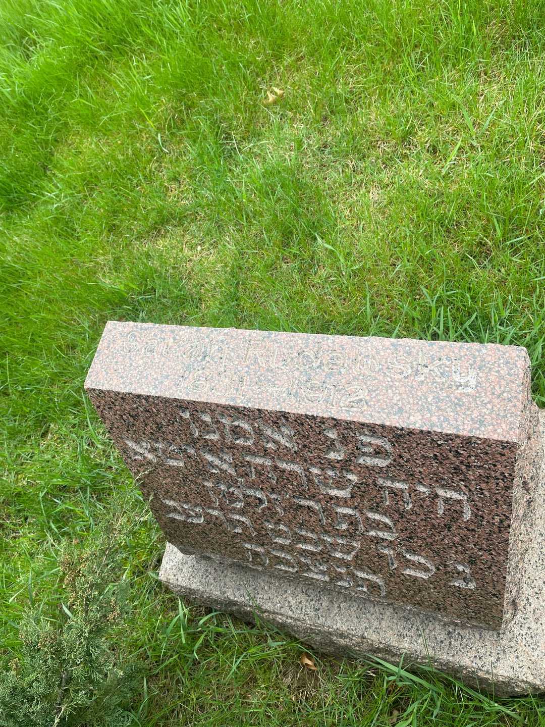Sarah Radawski's grave. Photo 1