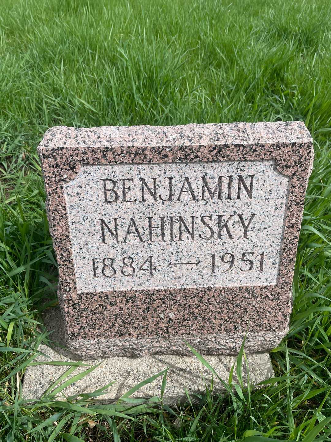Benjamin Nahinsky's grave. Photo 1