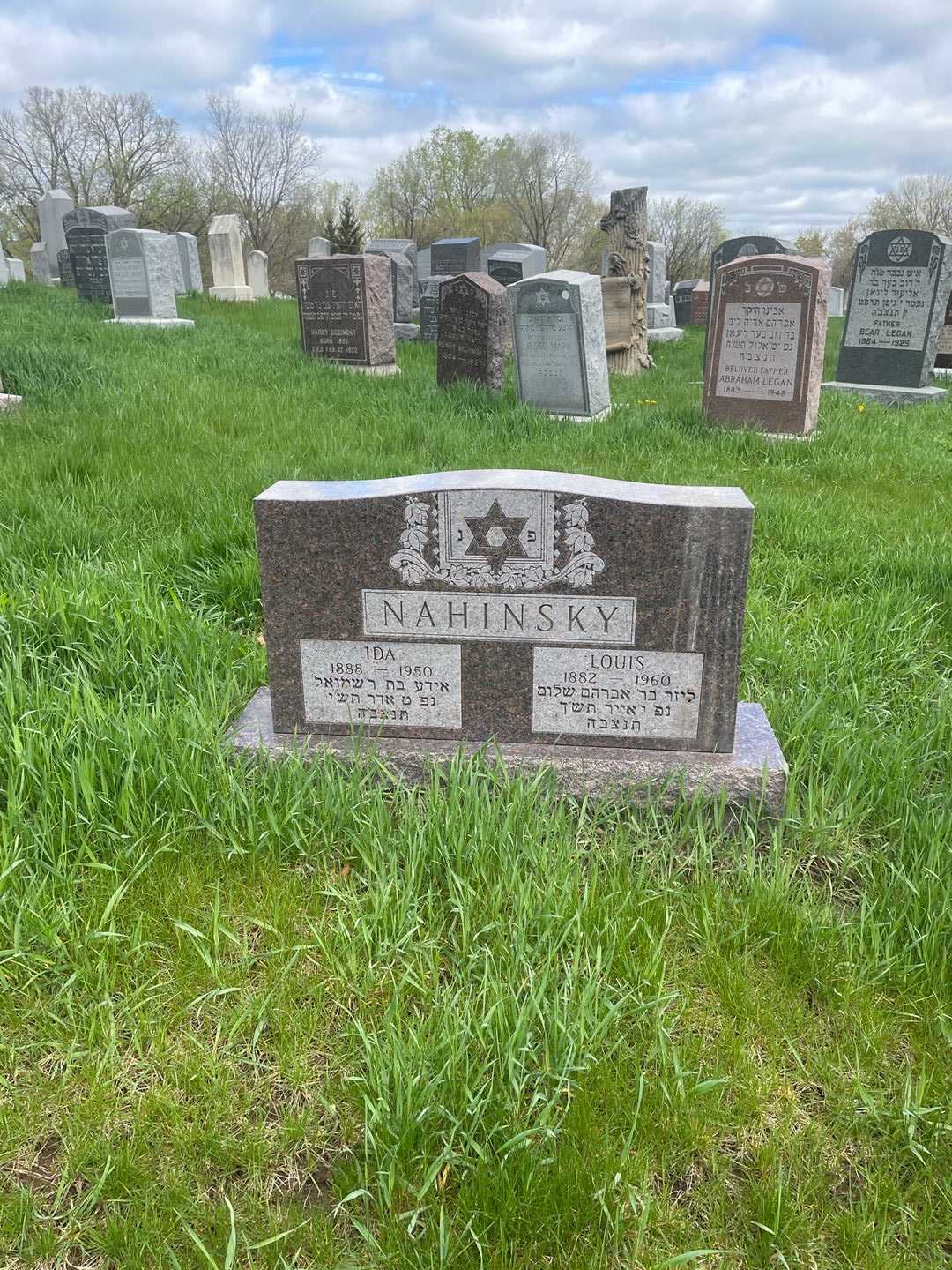 Louis Nahinsky's grave. Photo 2