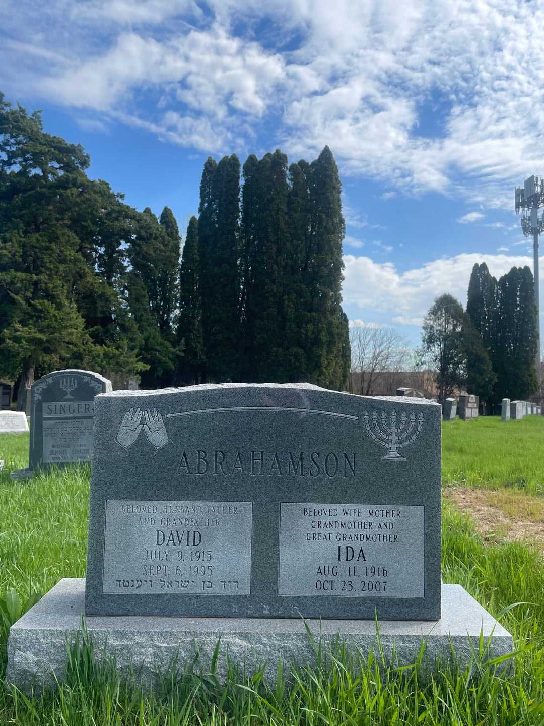 David Abrahamson's grave. Photo 1