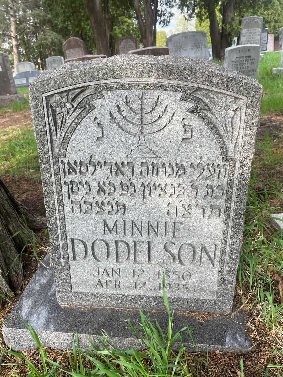 Minnie Dodelson's grave. Photo 1
