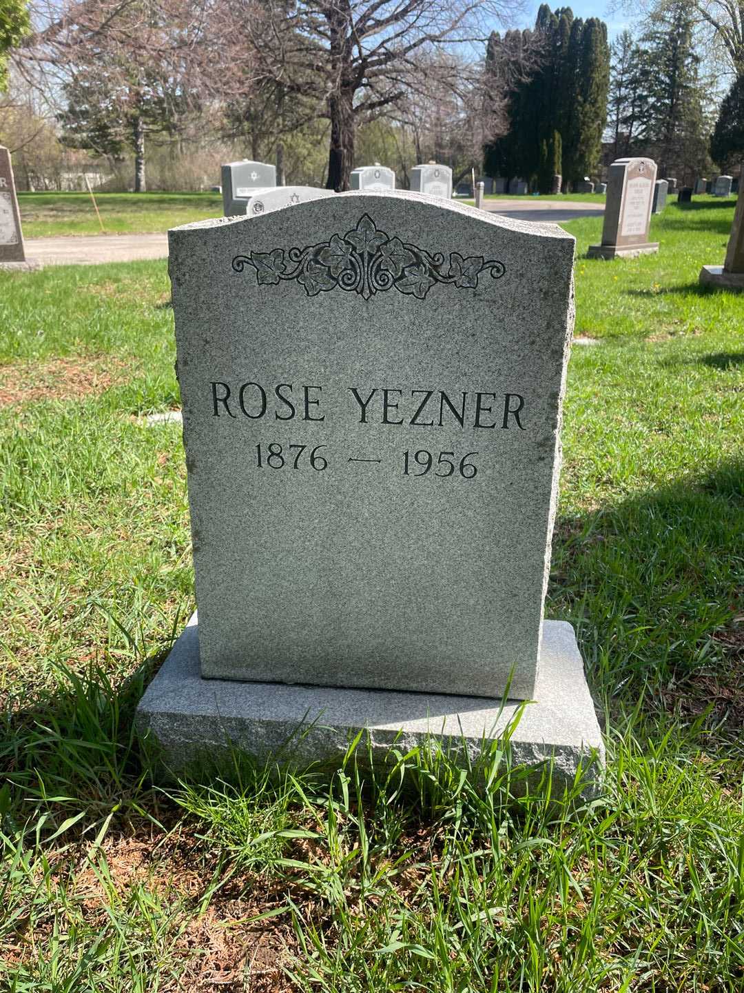 Rose Yezner's grave. Photo 1