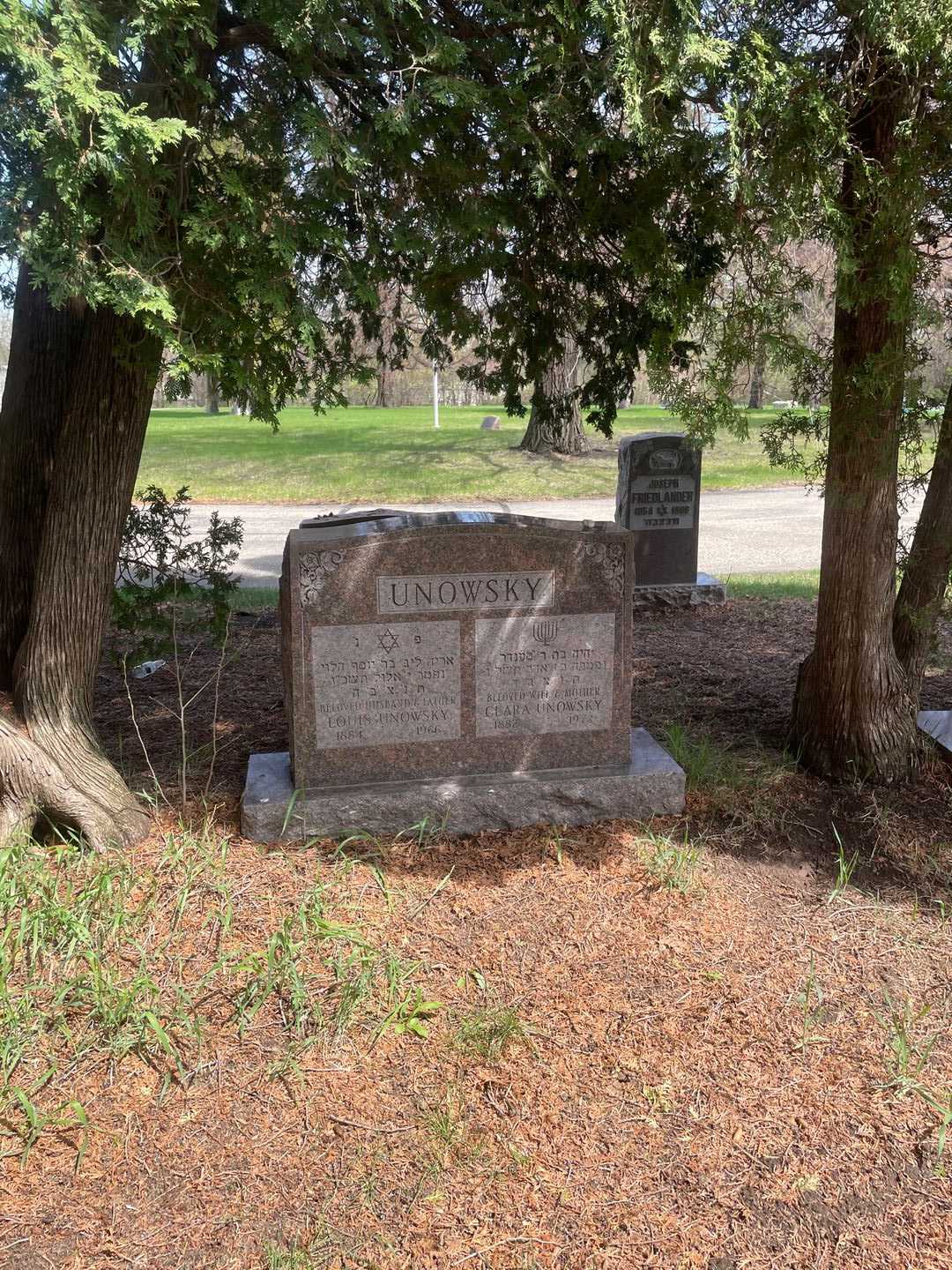 Clara Unowsky's grave. Photo 2