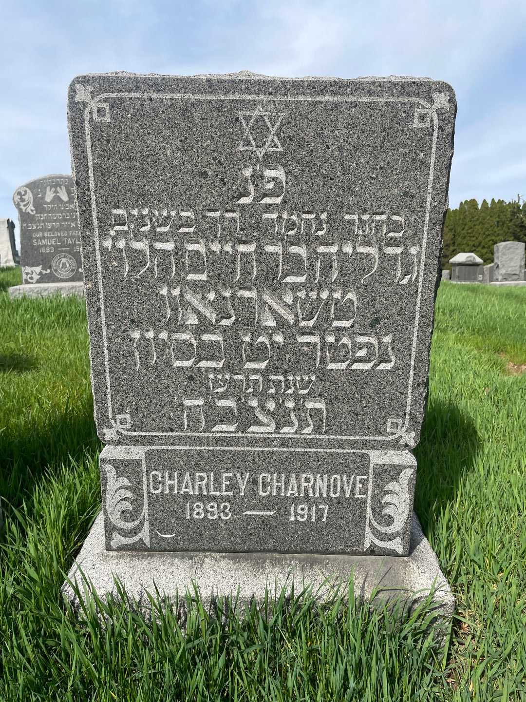 Charley Charnove's grave. Photo 1