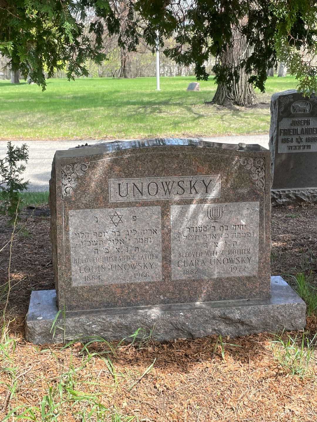 Clara Unowsky's grave. Photo 1