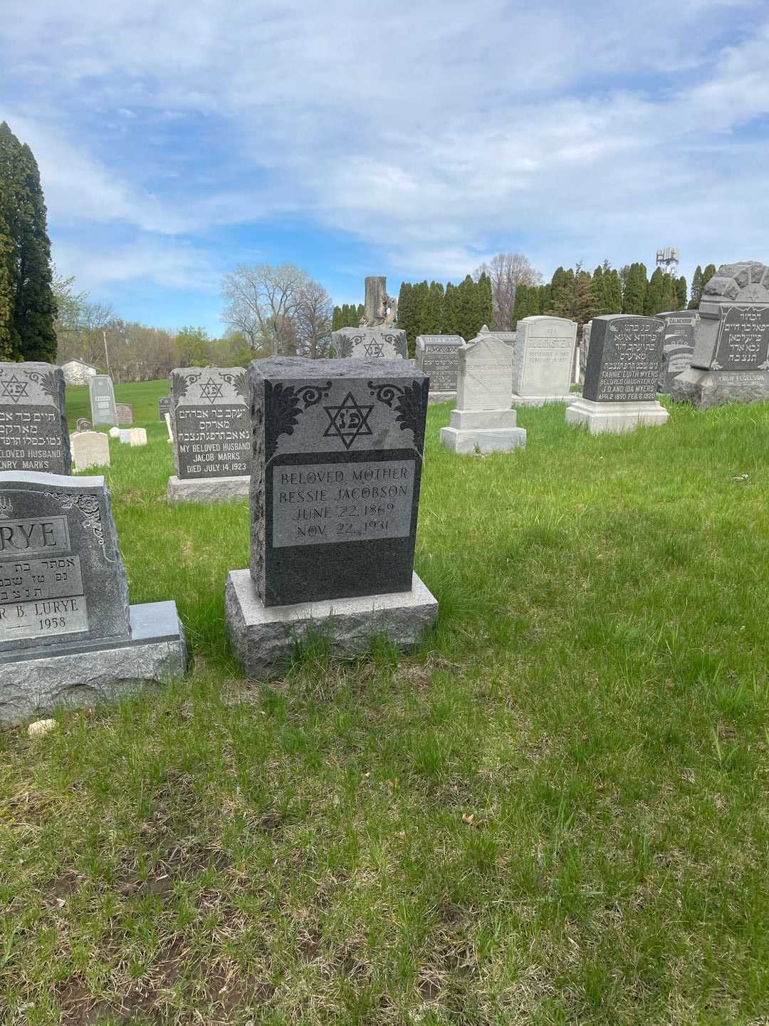 Bessie Jacobson's grave. Photo 2