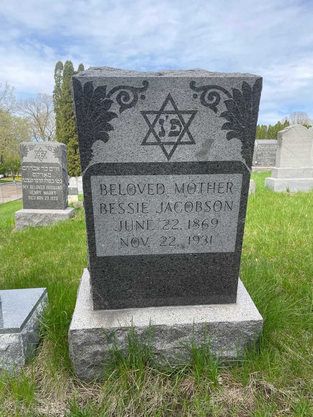 Bessie Jacobson's grave. Photo 1