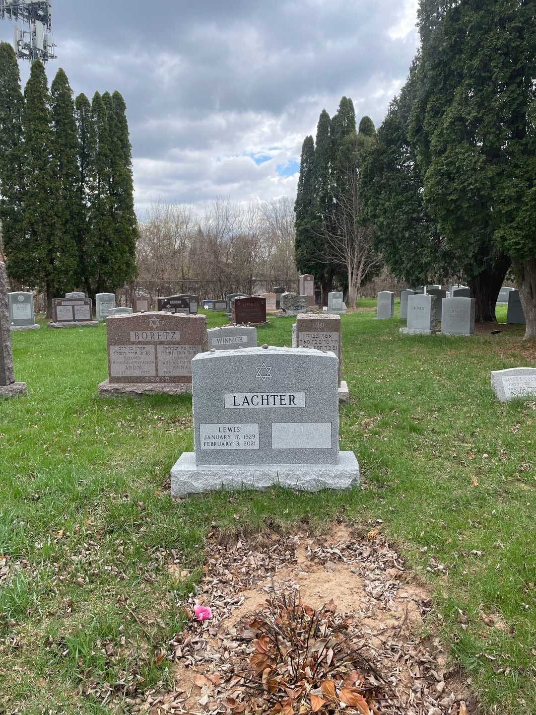 Muriel Lachter's grave. Photo 2