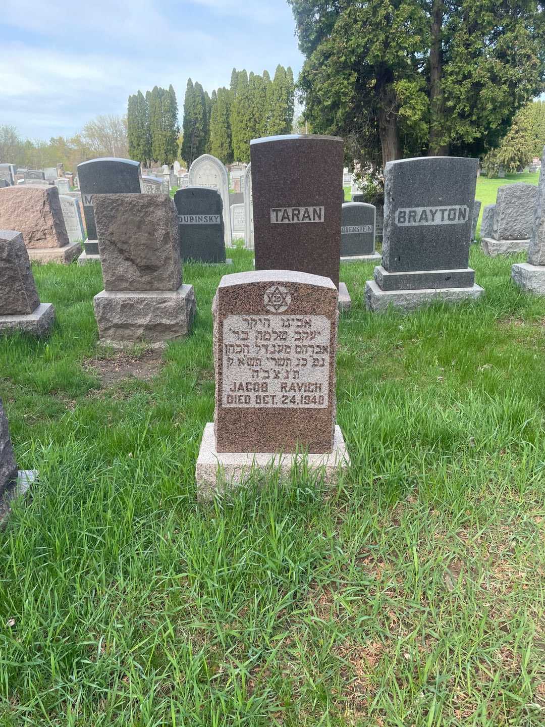Jacob Ravich's grave. Photo 2