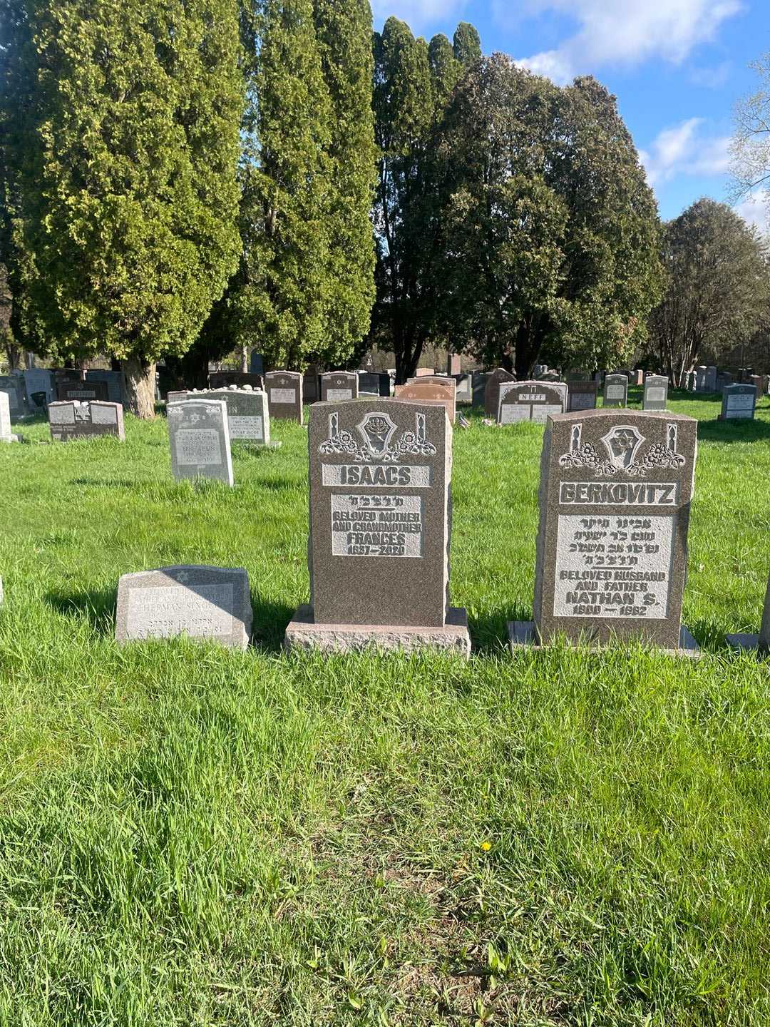 Frances Isaacs's grave. Photo 2