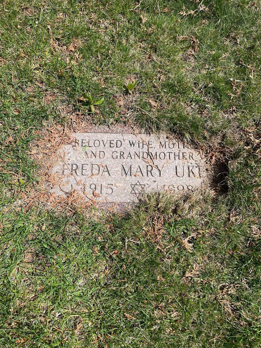 Freda Mary Ukes's grave. Photo 1